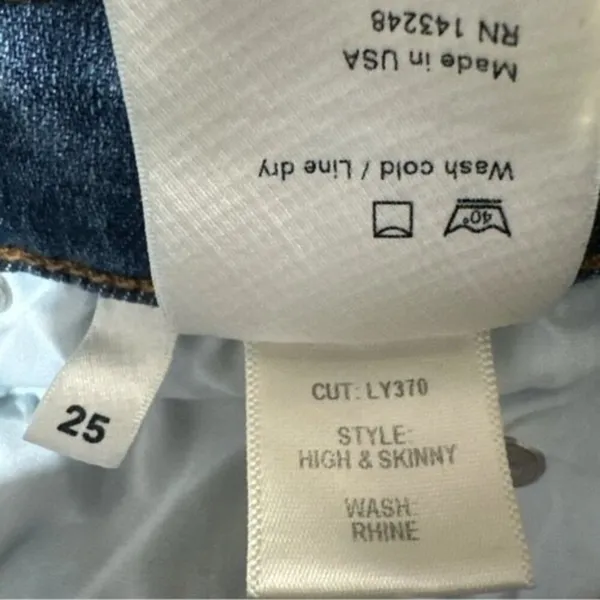 Reformation High & Skinny Jeans Size 25 - Image 12