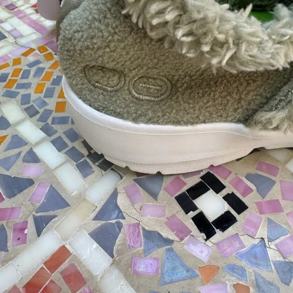 Oofos OOcoozie Womens Size 6 Shoe Slippers Comfort Fleece Recovery‎ Slip On New! - Image 3