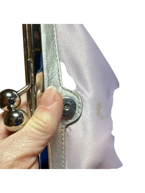 Coach Kisslock large bag silver/gray purple interior - Image 7