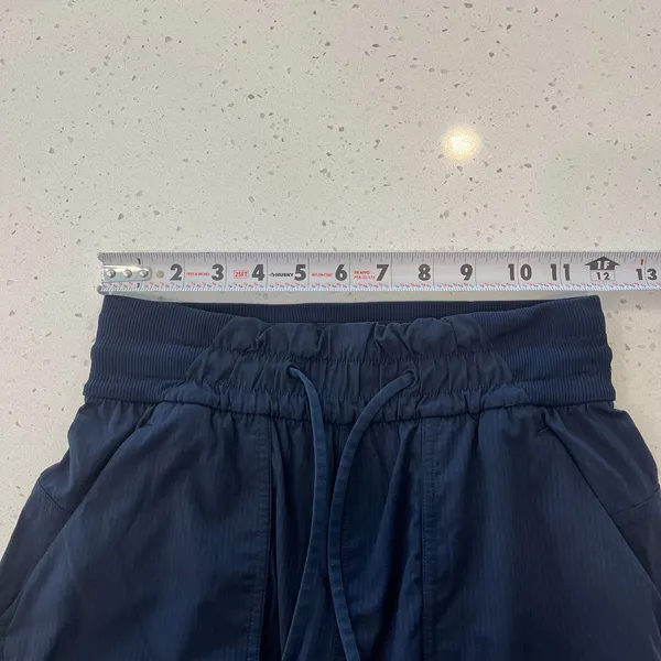 Lululemon Beyond the‎ Studio Crop Pants Navy Size 2 - Image 8
