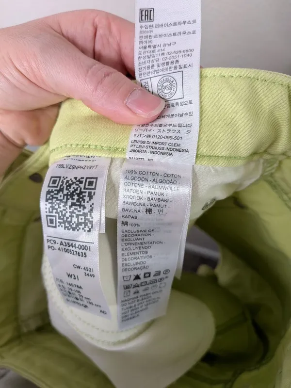 Levi's High Waisted Mom Denim Jean Shorts Button Fly Lime Green Size 31 - Image 5