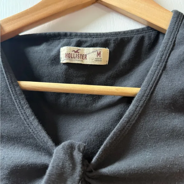 Hollister Black Tie Front Bodysuit Size Medium V Neck Fitted Top - Image 4