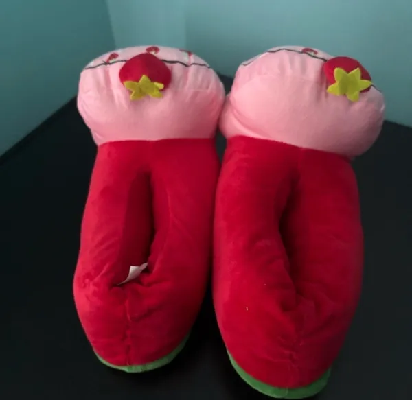 Strawberry shortcake slippers size 6 Pink - Image 2