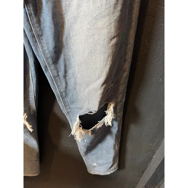 Women's American Eagle Light Wash Distressed Mom Jeans Size 4 - Image 3