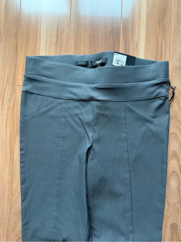 NWT Simply Vera Vera Wang Ultra Stretch Pants - size S - Image 2