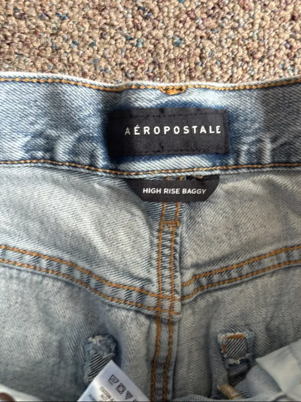 Aeropostale Light Wash Distressed High rise Baggy Jeans size 6 short - Image 3