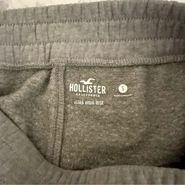 Gray Women's Hollister Shorts - Image 3