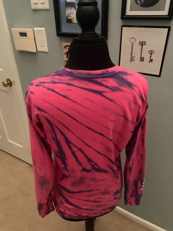 This is a pink and purple Vans tie-dye long-sleeve t-shirt featuring the brand's signature white logo on the chest. - Image 10