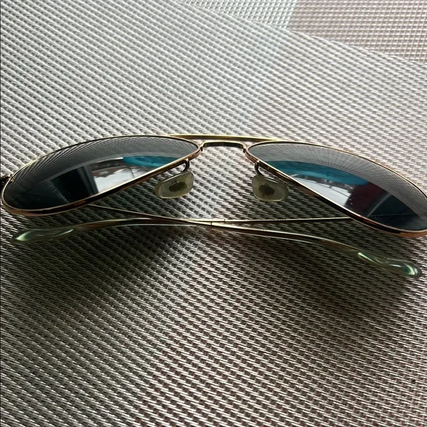 Ray-Ban Aviator Sunglasses with Gold Frame - Image 3