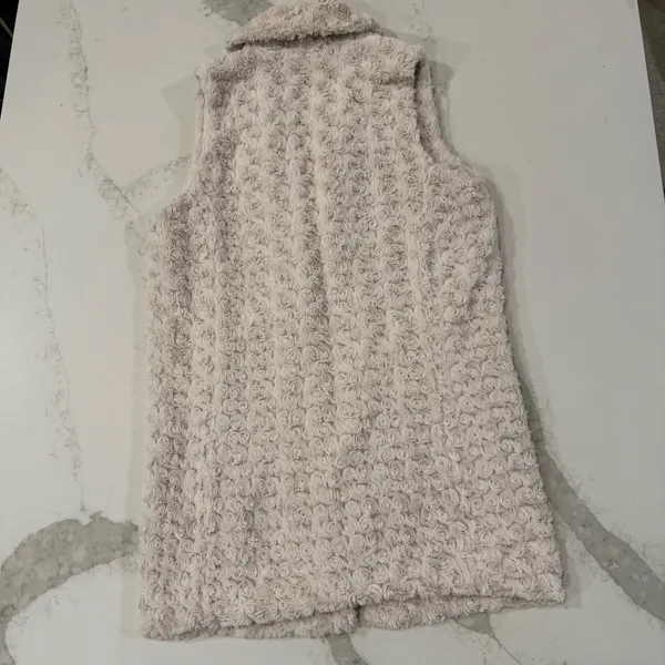 Altar’d State Plush Faux Fur Long Vest Womens Small Cream Cozycore Lined Pockets - Image 8