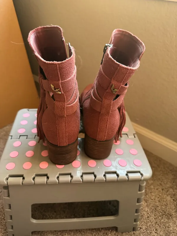 Koolaburra Dusty Rose Tassle Ankle Boot Size 7 - Image 3