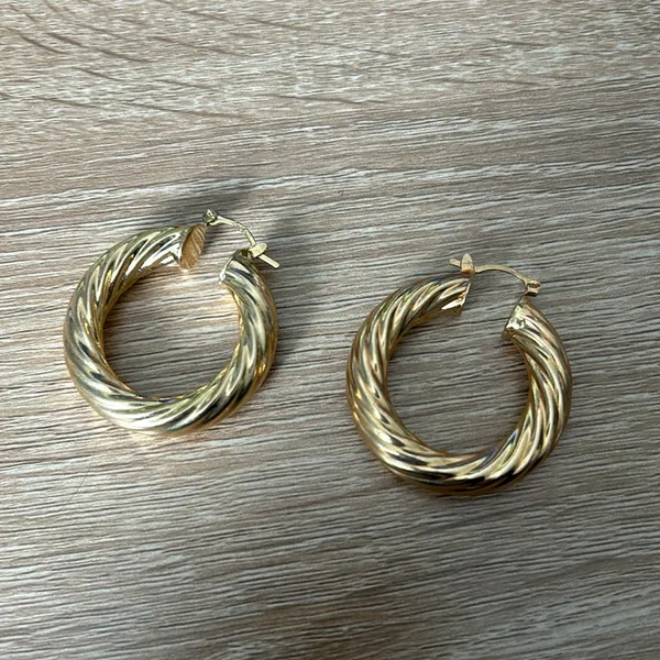 Twisted hoop earrings Gold - Image 3