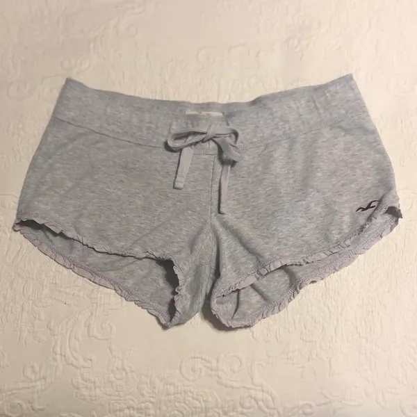 Hollister Y2K Low Rise Ruffle Shorts - Image 2