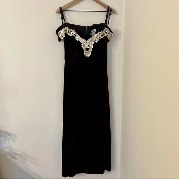 Vintage 80s/90s Zum Zum Velvet Gown Burgundy Sweetheart / off the shoulder 13-14 - Image 3