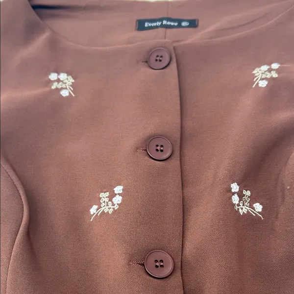 Sleeveless Brown Embroidered Button - Image 4