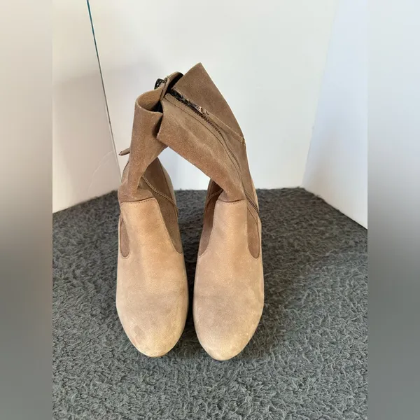 UGG Athena suede and textured leather boots, beige, women’s size 8 - Image 6