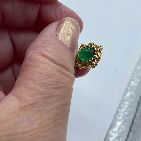 Vintage Ronte of Hollywood simulated Emerald pendant necklace goldtone metal - Image 8