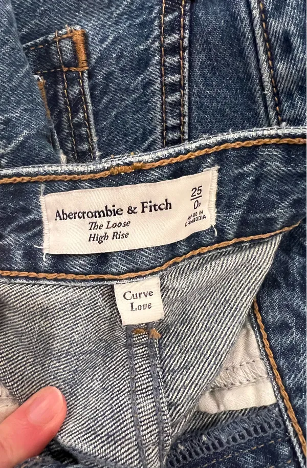 Abercrombie Loose High-Rise Curve Love Jeans - Image 3