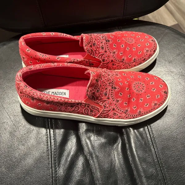 Steve Madden Red Patterned Slip-On Shoes - Image 6