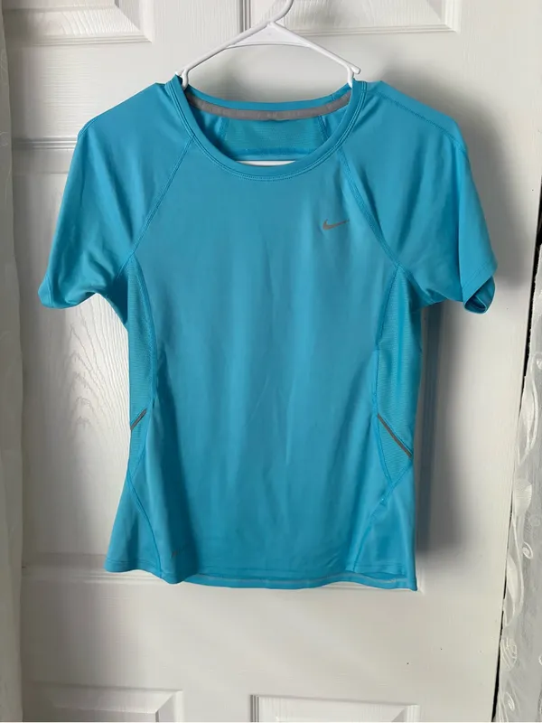 Nike Women’s dri-fit Short-Sleeve Athletic Top running t shirt size S - Image 2
