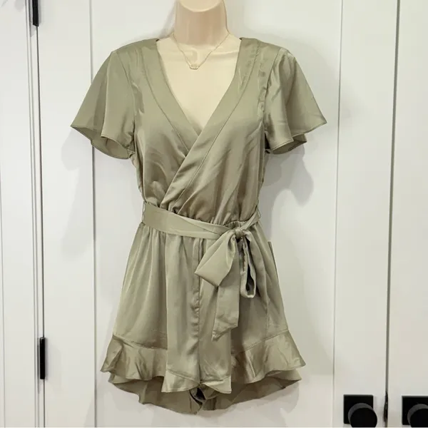 NWT Show Me Your Mumu Say I Do Satin Romper Small Green Bridal Wedding Feminine - Image 4