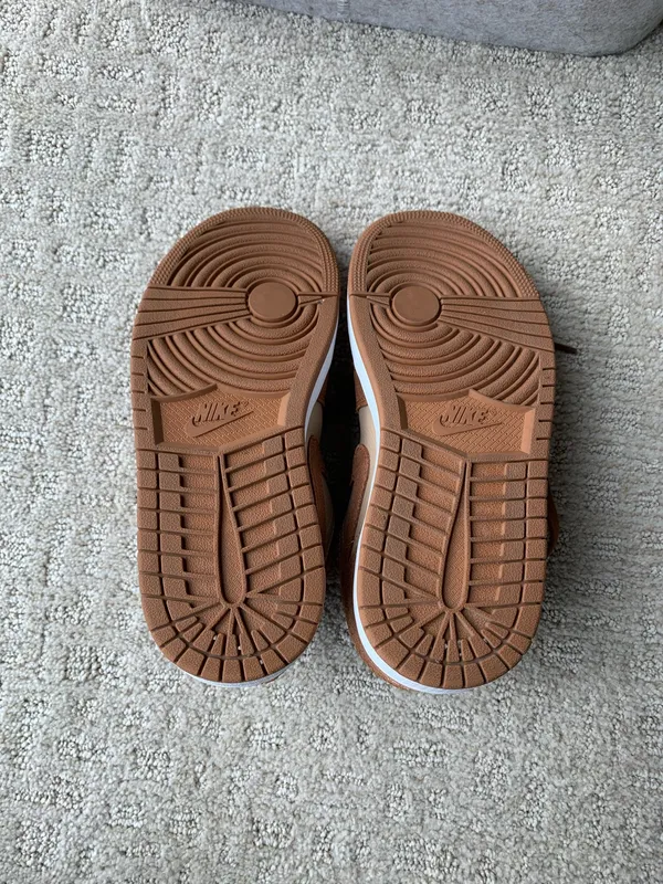 Women’s Air Jordan 1 low SE ‘Legend Coffee’ - Image 7