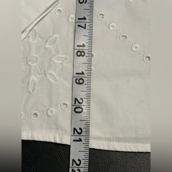 Maurices White Eyelet 100% Cotton Blouse size Small NWT - Image 13