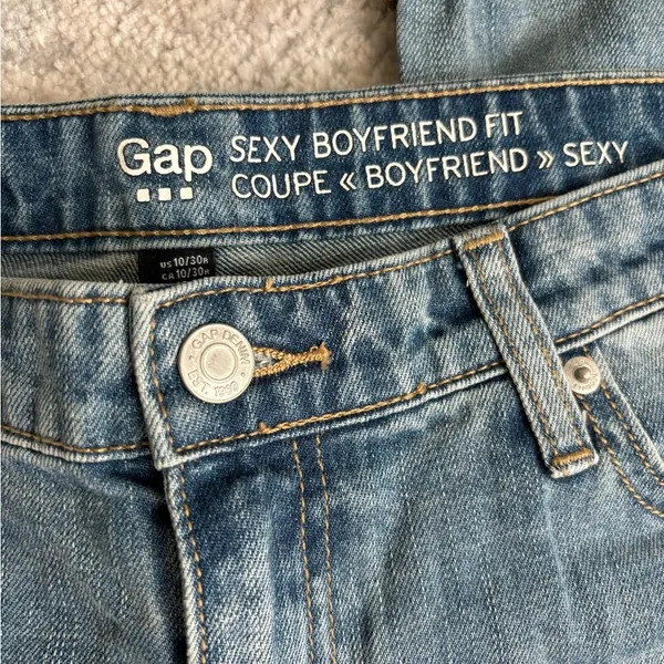Gap NWT- Woman’s Boyfriend Fit Size 10/30R - Image 4