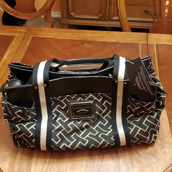 Tommy Hilfiger purse, @ 12" x 8" , like new - Image 3