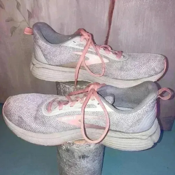Brooks Anthem 3 Running Sneaker Women's Size 8.5 Gray Pink Peach Coral - Image 3