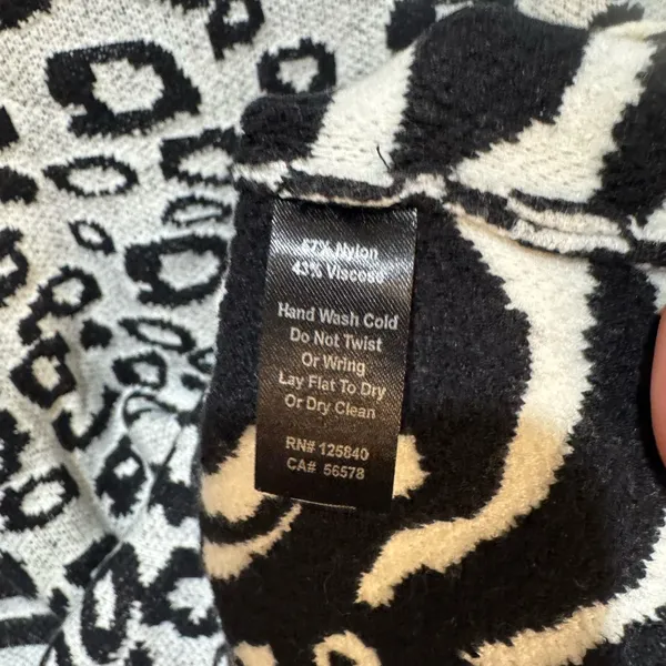 Black & White‎ Leopard Print Intermix Sweater Sz Small - Image 6