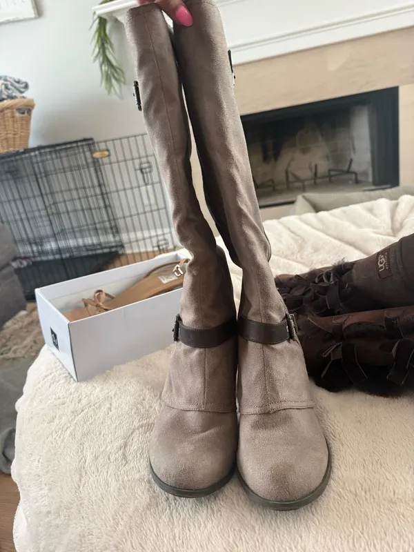 Fergalicious Boots Suede - Image 3