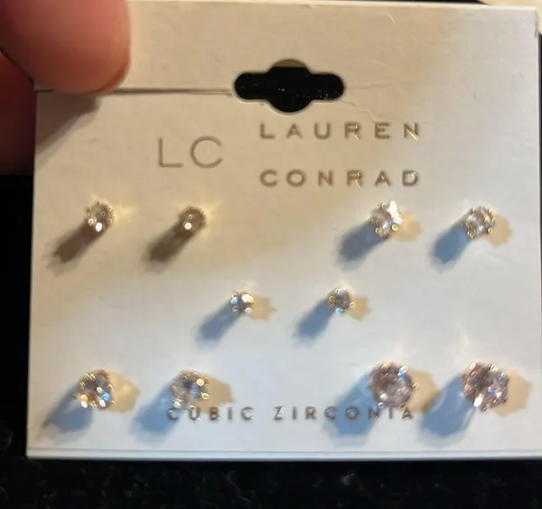 Lauren Conrad 5 pairs Earrings - Image 3