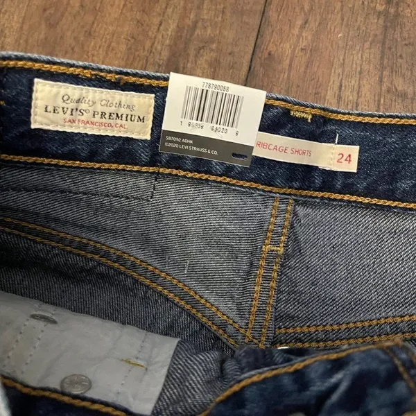 Levi’s Ribcage Shorts - Image 7