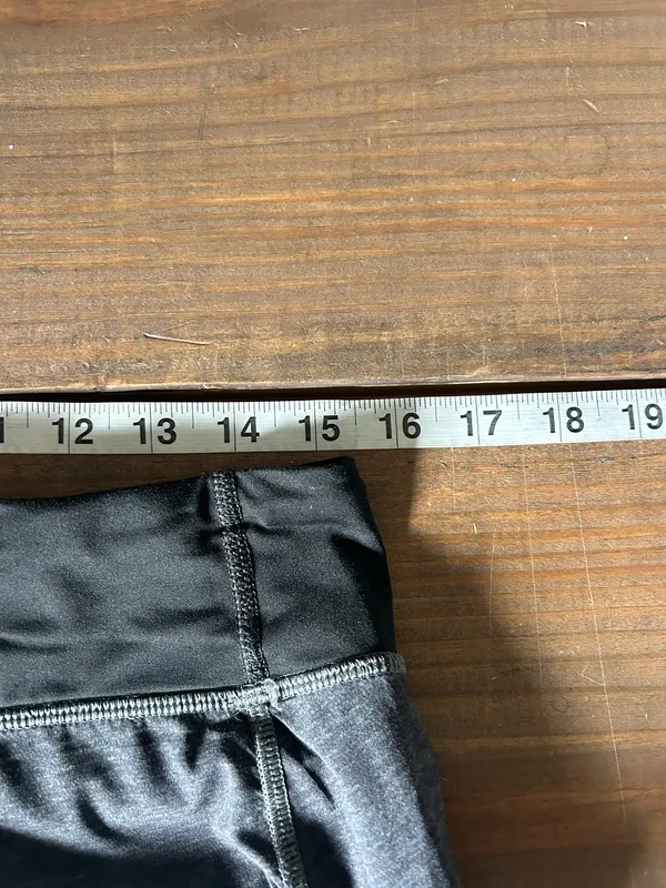 Lululemon Speed Up Low-Rise Lined Short 2.5" Sz 6. Peloton E9 - Image 6