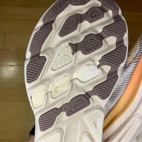Hoka One One Clifton 9 GTX Sneakers Cosmic Pearl / Smokey Quartz - Size 8.5 - Image 7