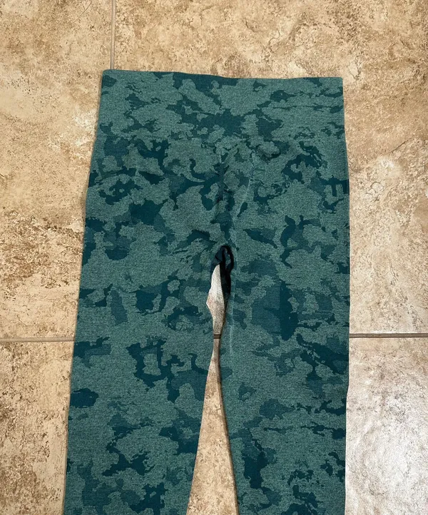 Green High Waisted Camouflage Leggings Size M - Image 6