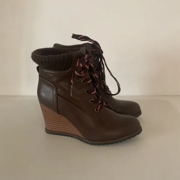 Nautica Women’s Brown Lace Up Wedge Ankle Boots Size 5.5 Knit Cuff - Image 3