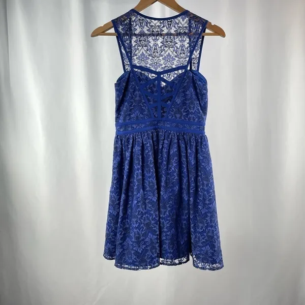 A. Drea Sweatheart Neckline Racerback Lace Mini Dress in Blue‎ Size Small - Image 6