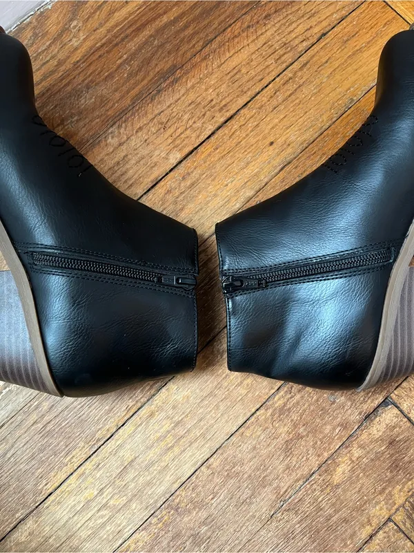 •Frye and Co Jude stacked heeled booties• Size 6M - Image 7