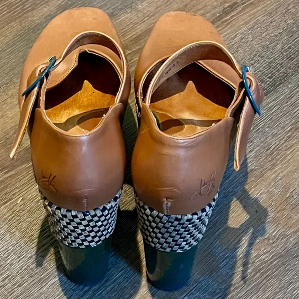 John Fluevog Ana Rita Leather Platform Mary Jane Heels Size 7 Brown Tan - Image 3