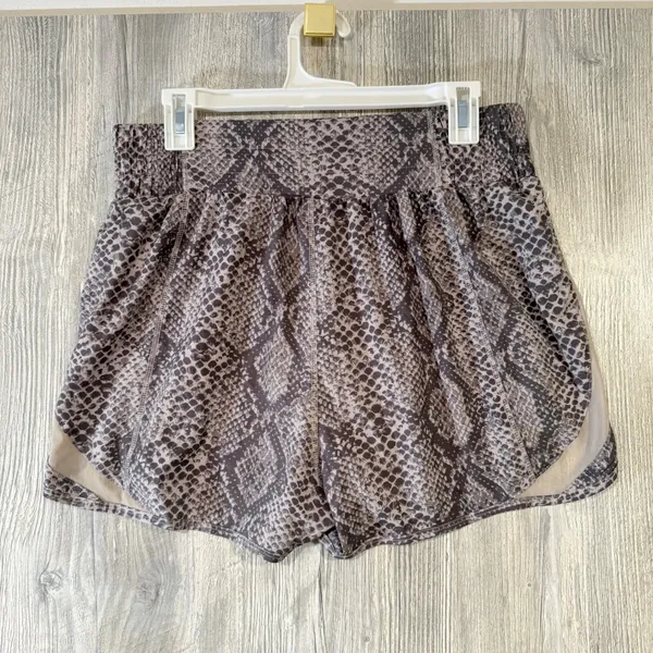 Vitality Balance Athletica M High Rise Breeze Shorts Gray Snake Print Lined Run - Image 10