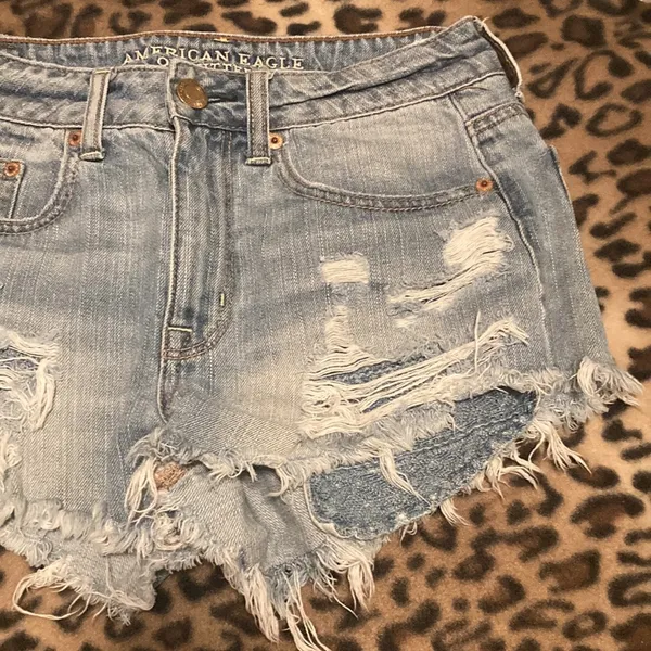 AMERICAN EAGLE Shorts Women’s Size 2 AE HI-RISE FESTIVAL Shorts Distressed - Image 3