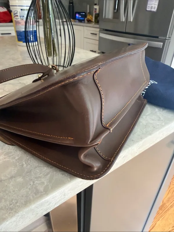 Dooney and Bourke flip tab Alto messenger crossbody - Image 5