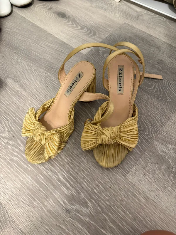 Amazon Gold Bow Heels - Image 2