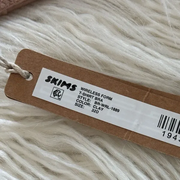 Skims Wireless Form T-shirt Bra Clay Size 32D - Image 7