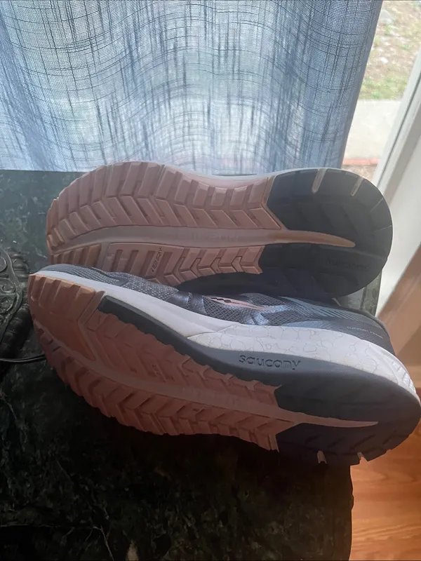 Saucony Charcoal & Pink Athletic Running Sneakers - Image 5
