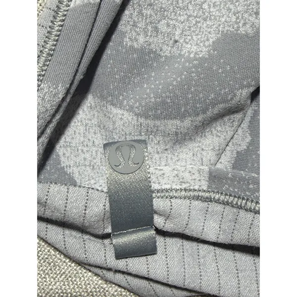 Lululemon Grey Camo Triangle Scarf‎ Wrap One Size Athletic Yoga Accessory - Image 5