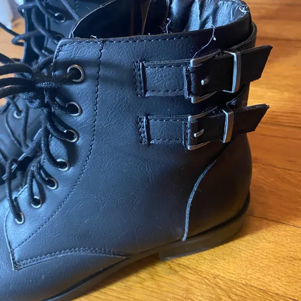 Black boots Size 10 - Image 2
