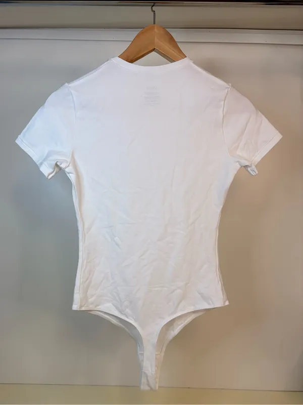 NWT Quince White organic cotton Short-Sleeve Bodysuit Tee Sz small - Image 3